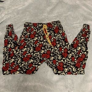 Size xs/small capris printed pants